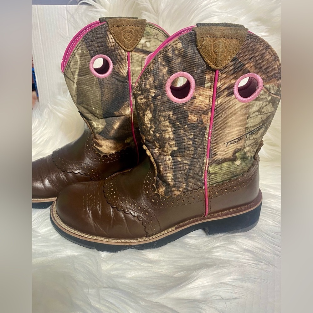 Ariat Brown and Camo Boots with Pink Trim - Picture 8 of 14